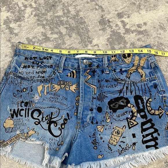 Zara Graffiti High Rise Cut Off Denim Jean Shorts Sz 10 - Picture 9 of 12